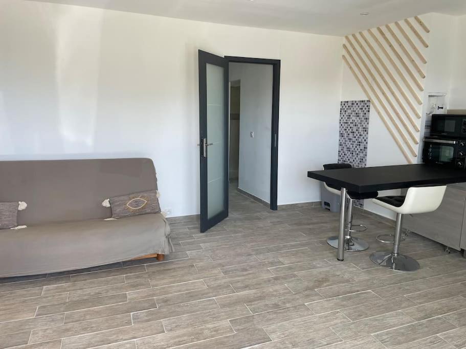 U Secondu Appart Neuf Spacieux Au Calme Aléria Exterior foto